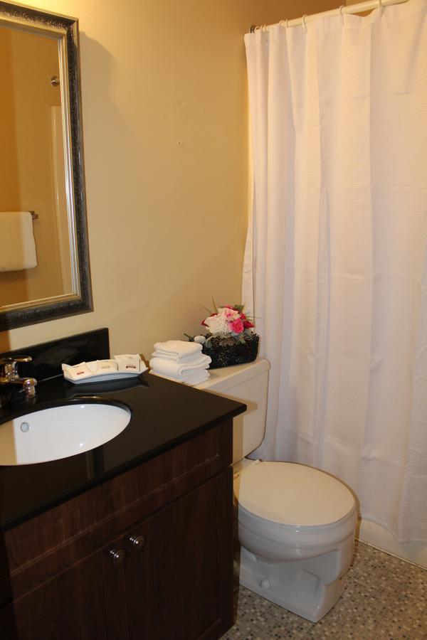 לוויס Hotel Motel Hospitalite מראה חיצוני תמונה